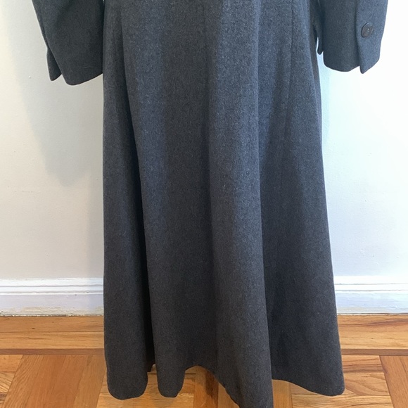 Countess Sarah Coat - Picture 11 of 14